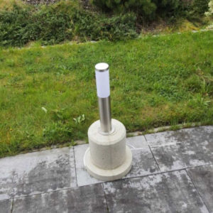 Fundament z betonu dla lampy ogrodowej do zasypania ziemią, widok z góry, średnica 260mm