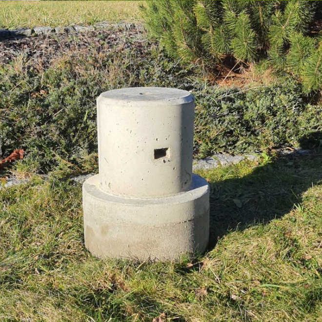 Pogłębiony fundament betonowy lampy ogrodowej do zasypania ziemią, widok z przodu, średnica 260mm, ciężki, fundament - pogłębiony